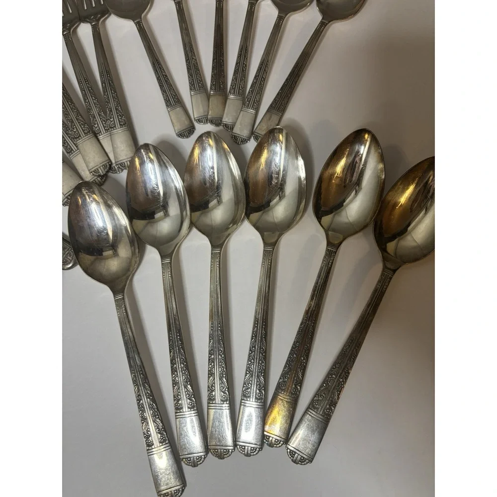 LOT OF 24PC Oakleigh Royal York Silverplate Tudor Flatware Oneida Community 1937